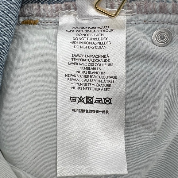 BDG Urban Outfitters Mom High-Rise Distressed Jeans Size 26 Women’s - Picture 6 of 7